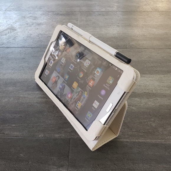 White Samsung Galaxy Tab 4 Unlocked w/Case - Picture 5 of 8